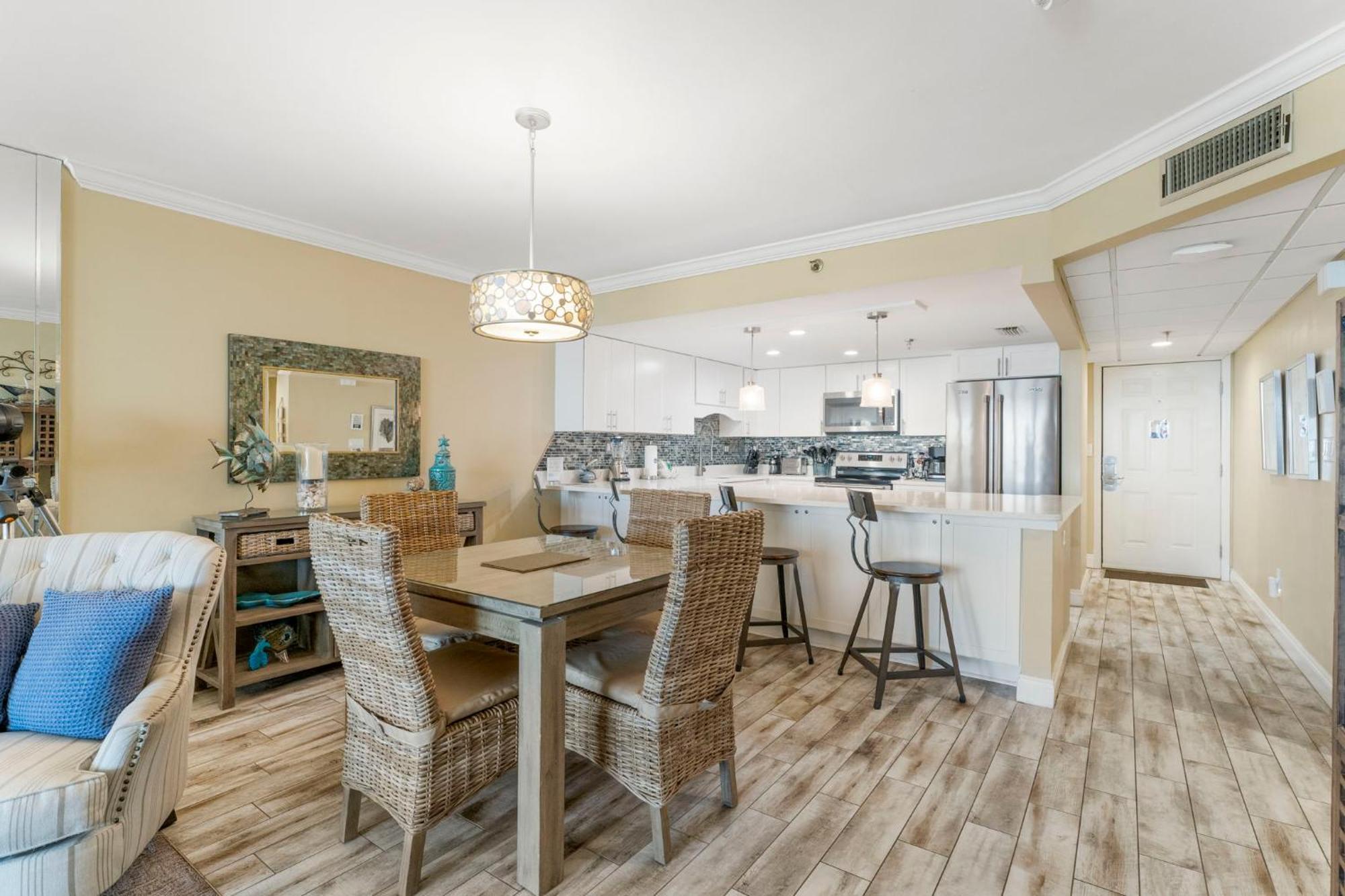 Stunning 2/2 Designer Condo W Coastal Appeal Right On The Gulf! Panama City Beach Exterior photo
